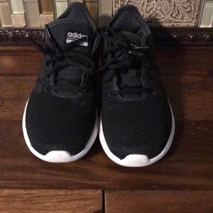Black Adidas tennis shoes